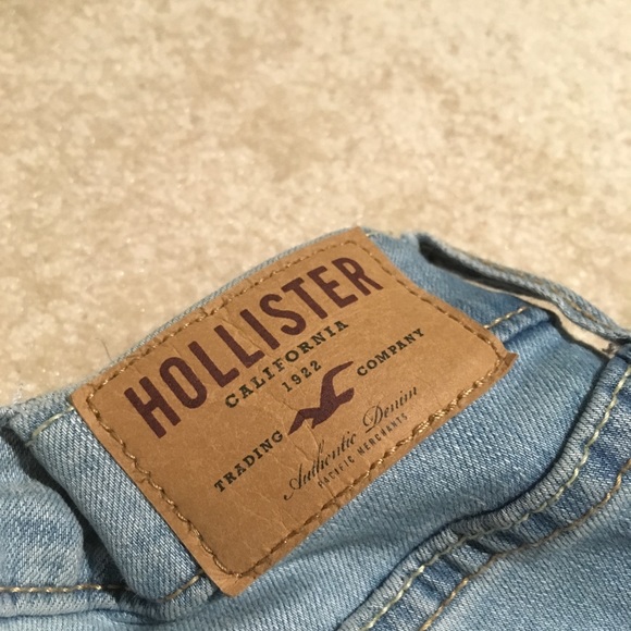 Hollister light wash jeans - Picture 2 of 3